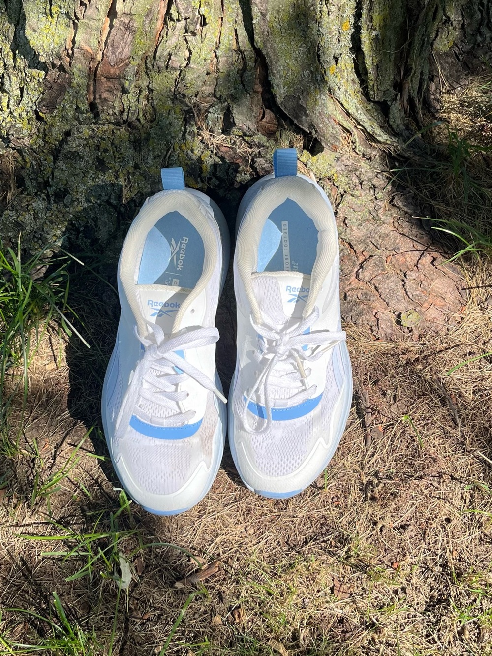 Reebok Women’s White & Light Blue Low-Top Sneakers Size 7.5